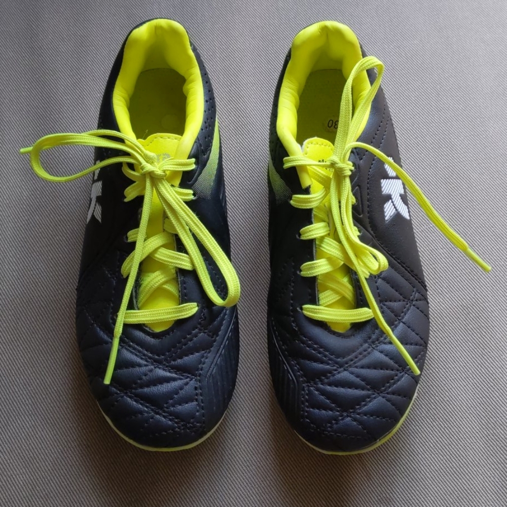 Kipsta soccer shoes